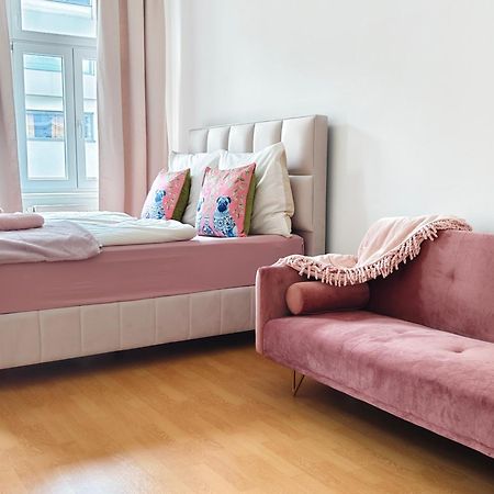 The Rose Apartment - Near Schoenbrunn Palace Wina Bagian luar foto